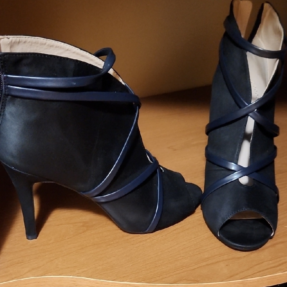 Macy's All Black Stiletto Heels Modern Design